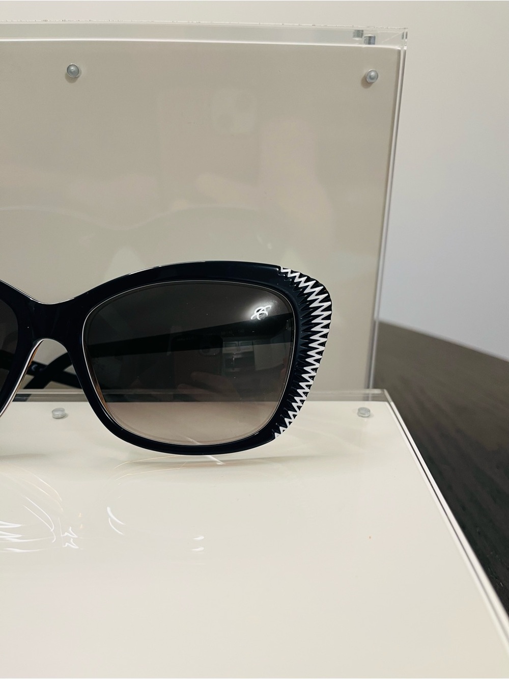 Alexander McQueen Black Gradient Lens Women's Sunglasses - Picture 2 of 2